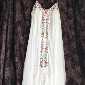 White Adorable Dress🌸🌺💃🏽